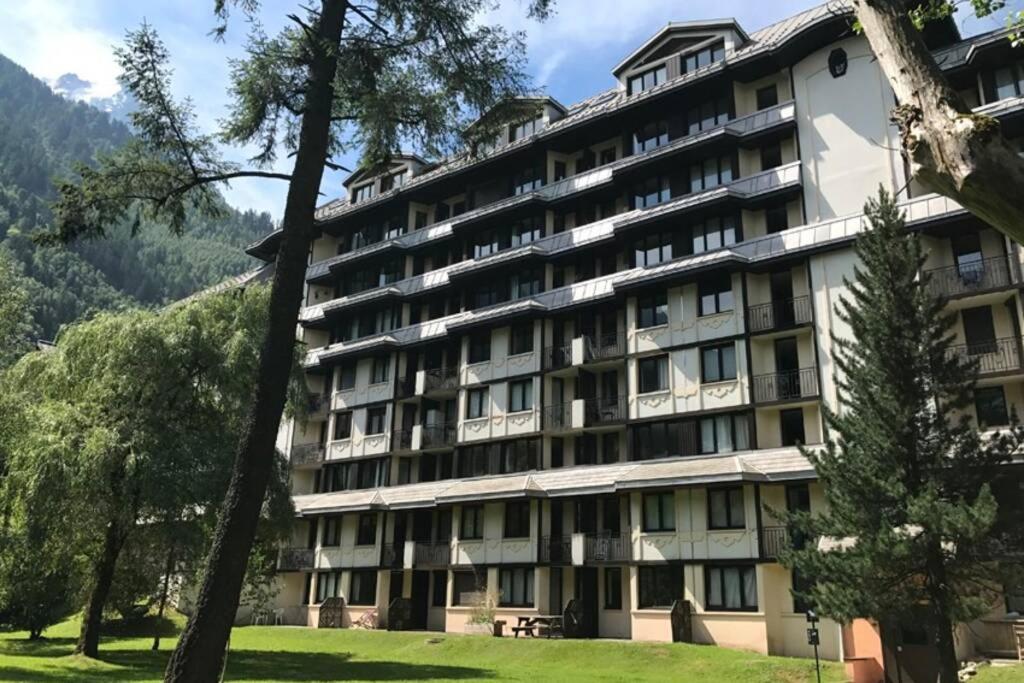 Apartament Au Coeur De Chamonix, Un Ecrin De Verdure Zewnętrze zdjęcie