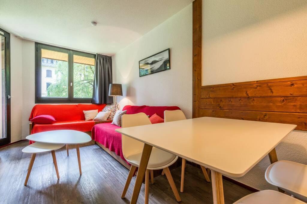 Apartament Au Coeur De Chamonix, Un Ecrin De Verdure Zewnętrze zdjęcie